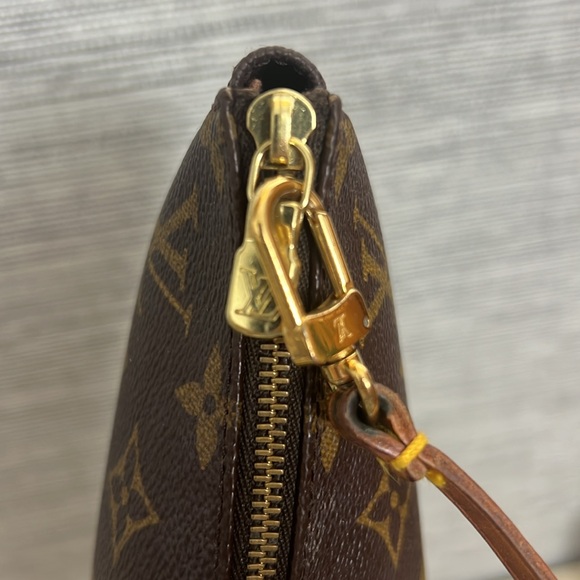 Louis Vuitton Pouch Bag Pochette Monogram ✅COA Included - Picture 6 of 16